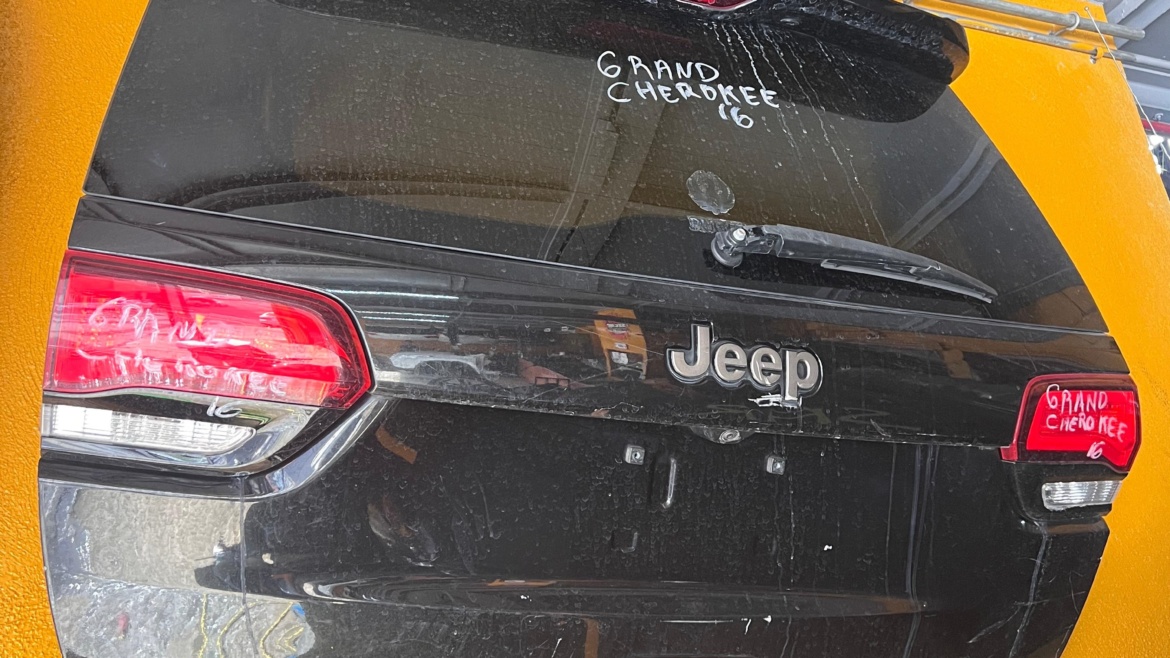 COMPUERTA JEEP GRAND CHEROKEE 16-19
